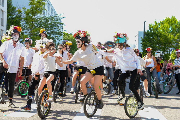 les-monocycles-et-objets-roulants-desaxes-photo-david-loiodice-1779556132
